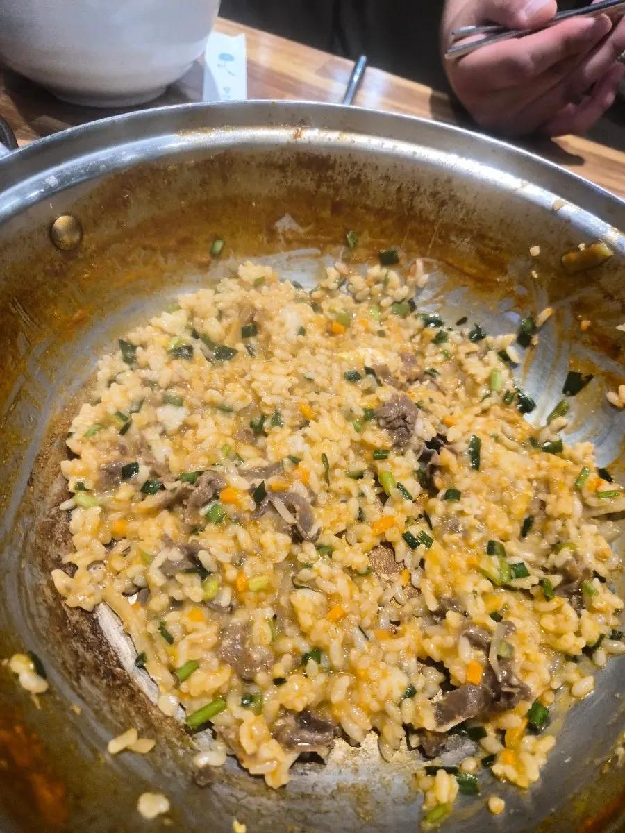 Shabu-shabu with green rice cakes and noodles