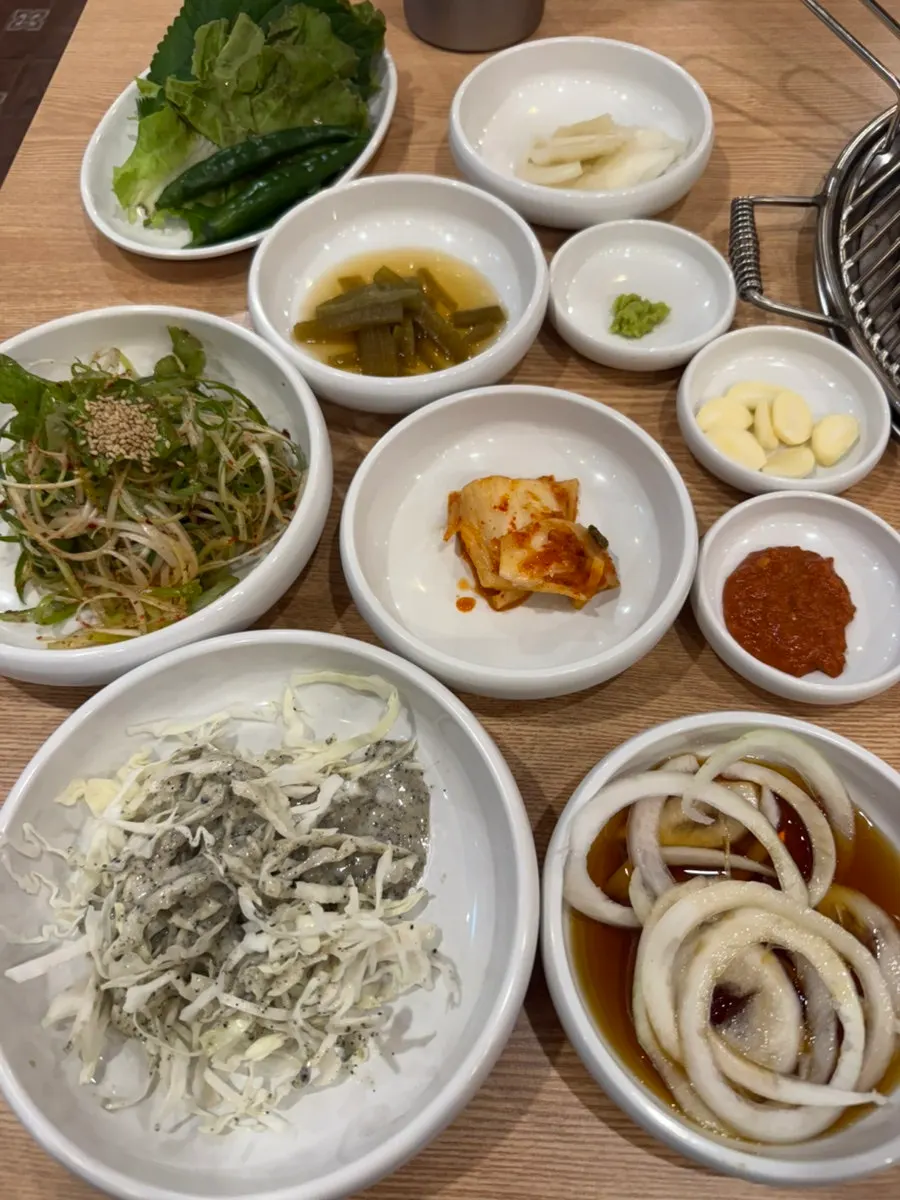 깔끔한 산내숯불갈비 박달점 매장 내부