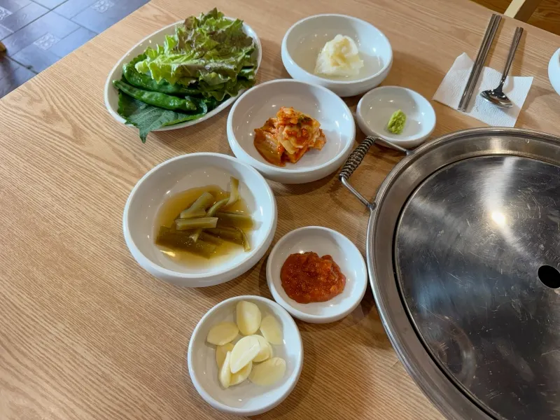 Basic side dishes served with galbi