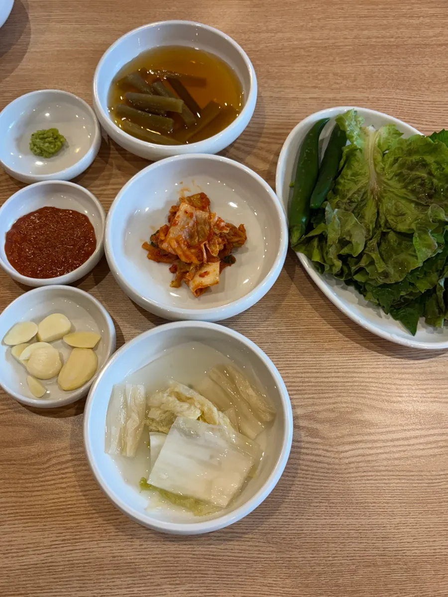 Basic table setting for marinated pork ribs