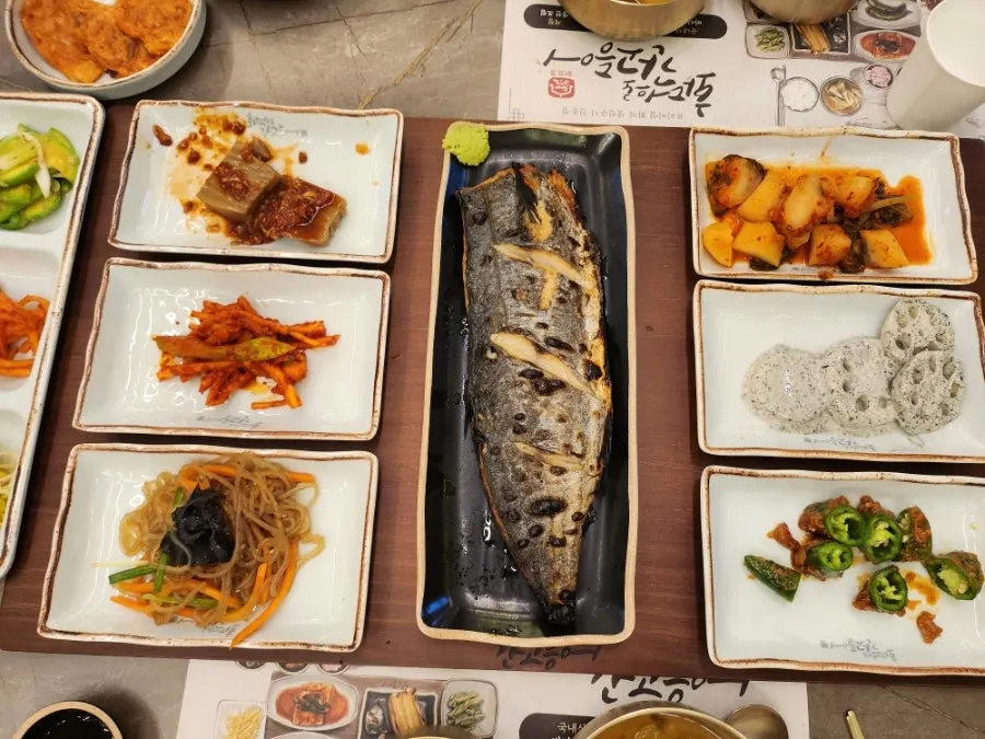 A full set meal served with side dishes