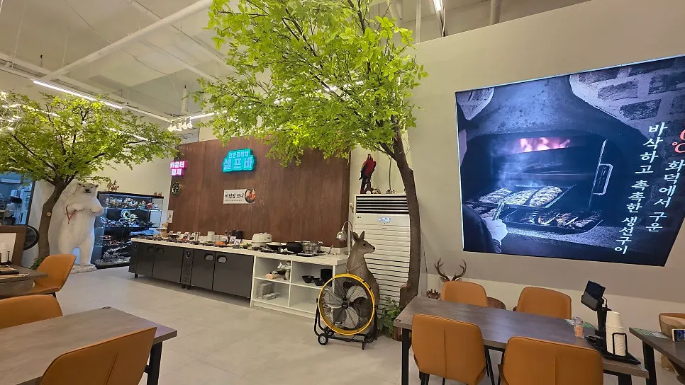 Restaurant entrance and featured-restaurant information