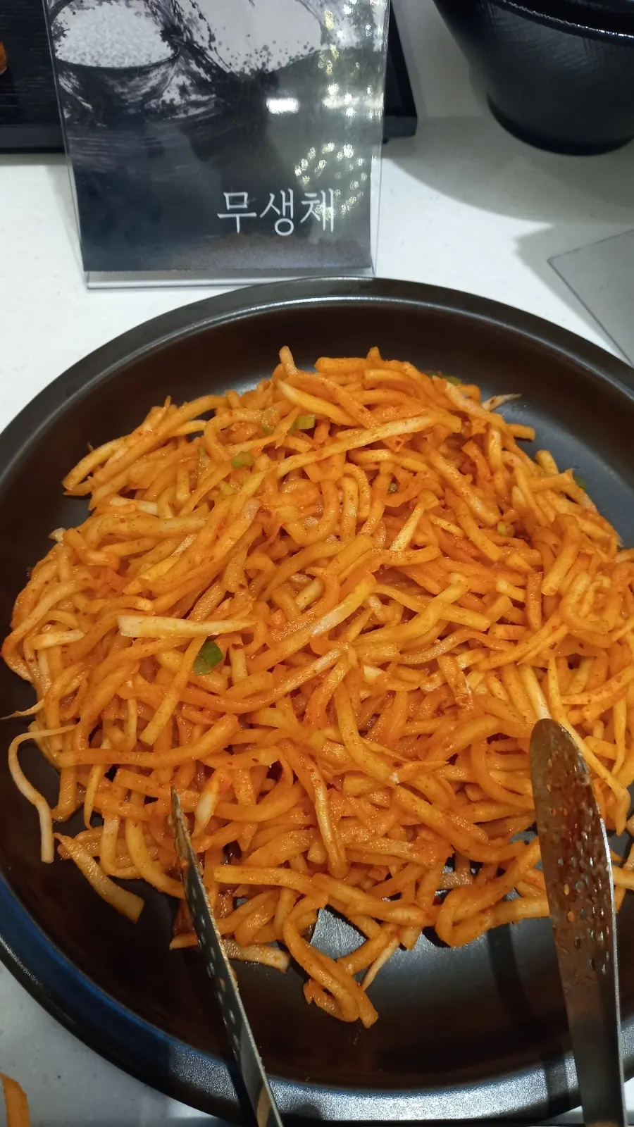 한식 반찬 셀프바 모습