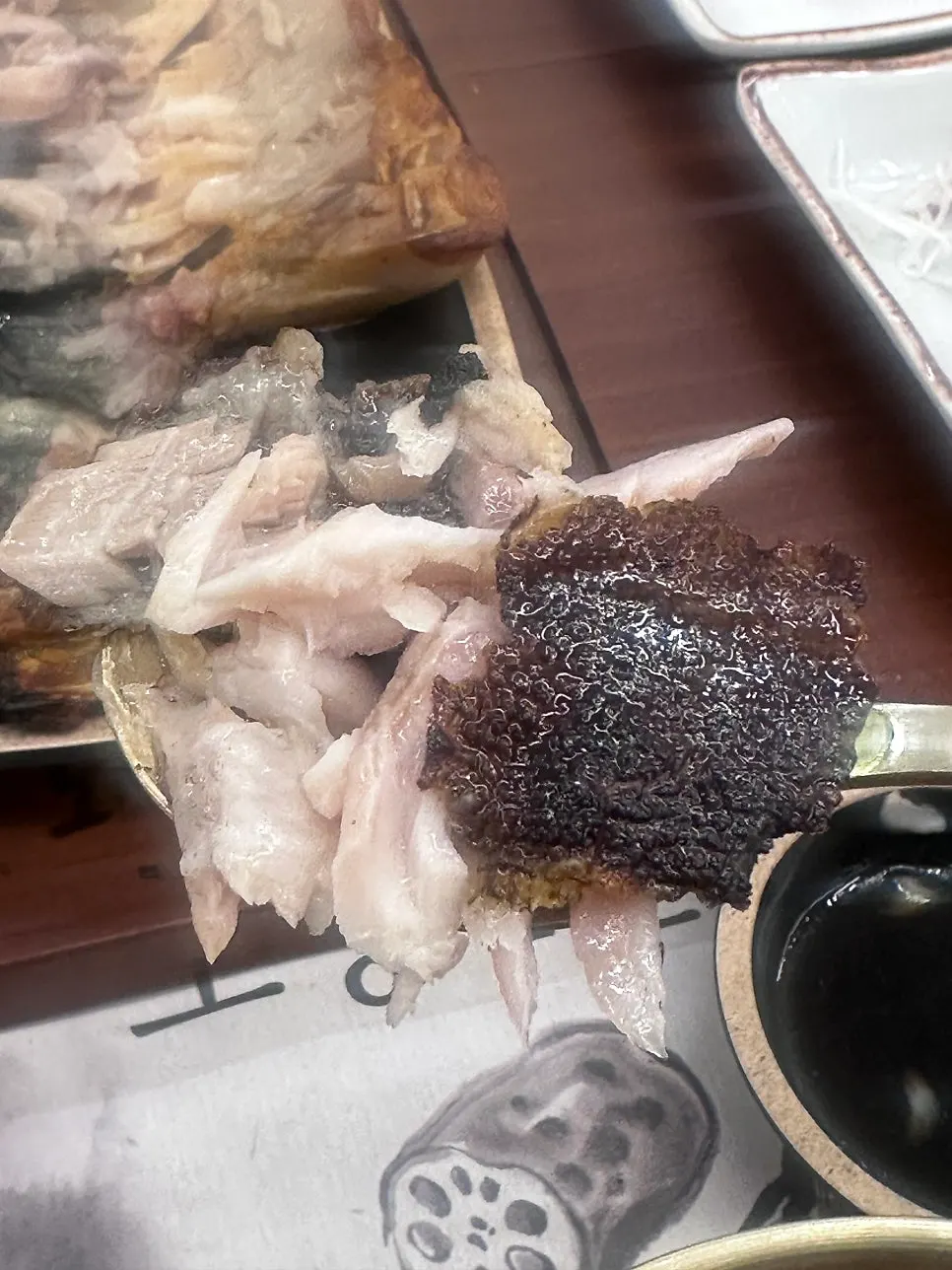 전용 접시를 꽉 채운 임연수구이