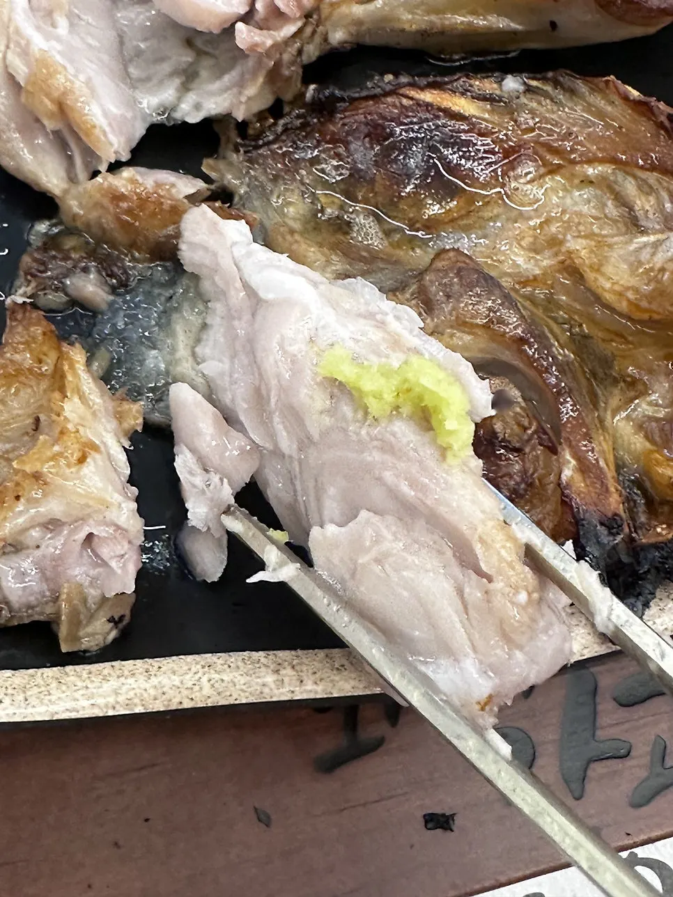 황금빛 껍질의 화덕 임연수구이 클로즈업