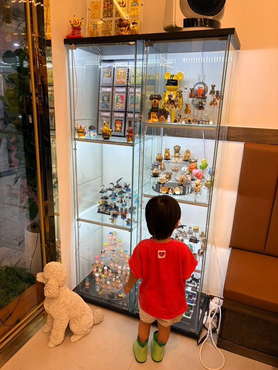 Pikachu card props displayed around the restaurant