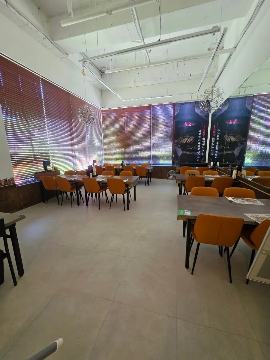 Entrance walkway leading into the restaurant