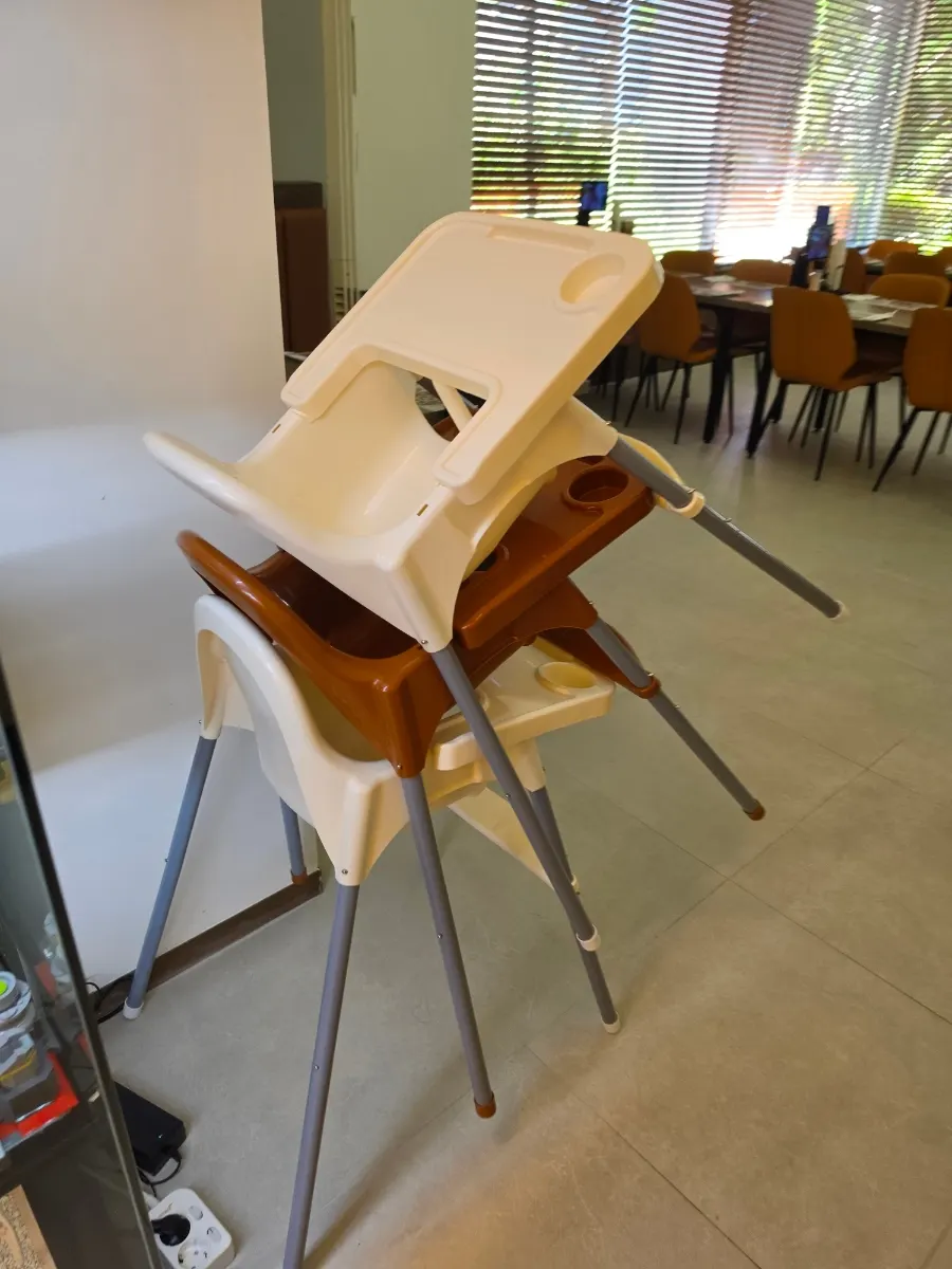 Seating with kids' menu and baby chair ready
