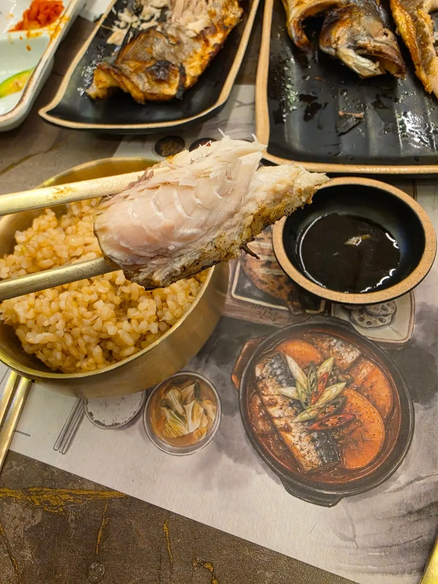 A thick piece of oven-grilled Spanish mackerel