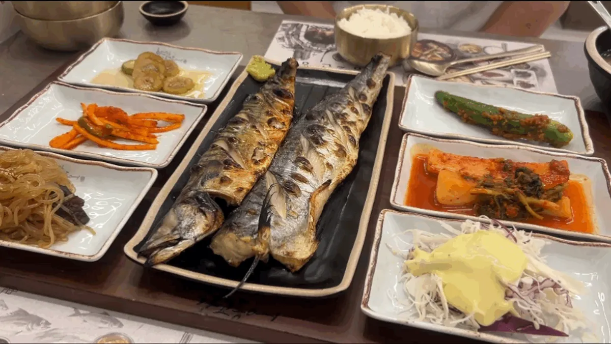 화덕으로간고등어 비산점 생선구이 정식 상차림