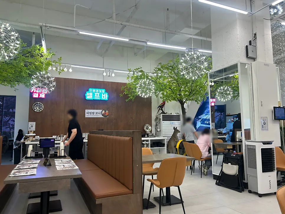 화덕으로간고등어 비산점 깔끔한 매장 내부