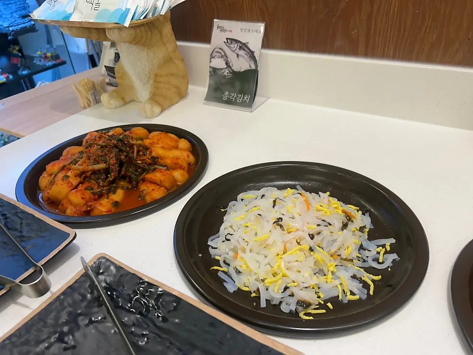 셀프코너 반찬 통 근접 컷