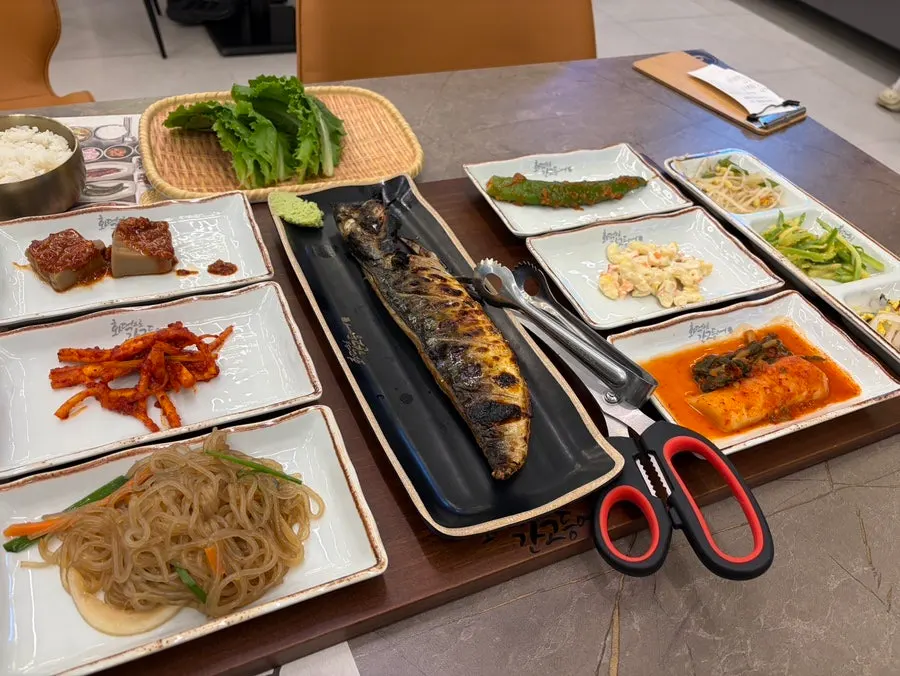 고등어구이 정식 상차림