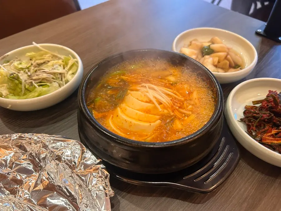 주문 후 서비스로 나온 일미곱 순두부찌개