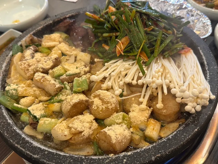 초벌되어 나온 황소곱창과 대창 2인분