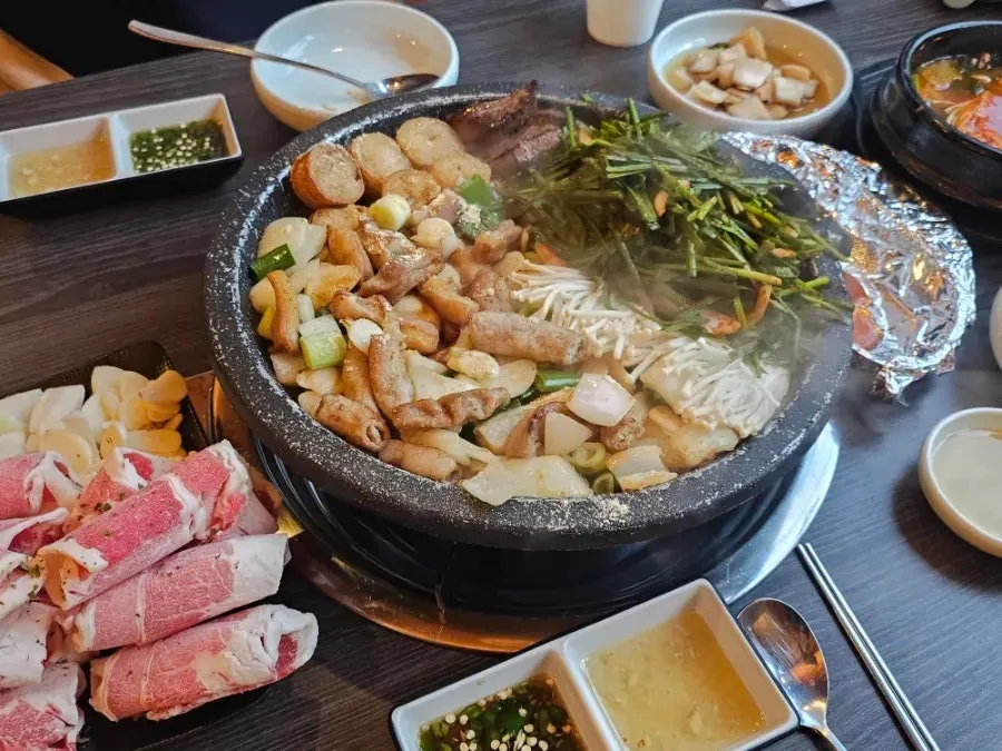 정갈하게 구워진 소곱창 모듬구이