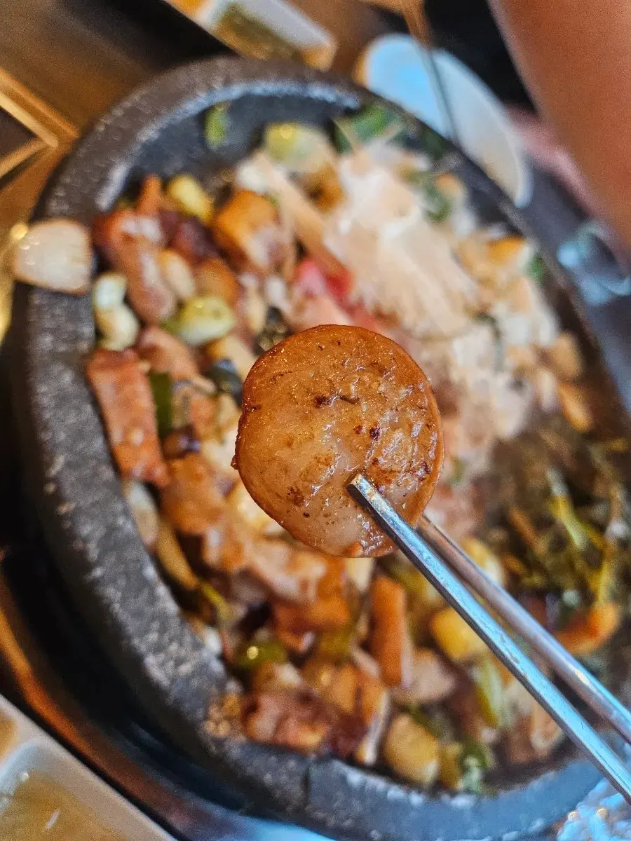 완성된 소곱창 모듬구이 세로 사진