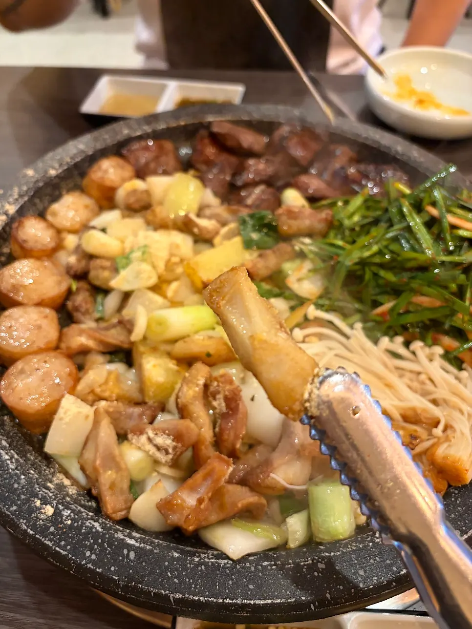 곱이 가득 찬 황소곱창 구이