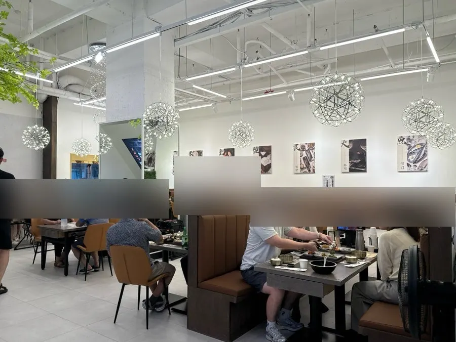 Seating inside Hwaddeugeuro Gan Godeungeo Bisan Branch