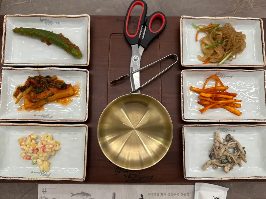 Table set with six standard side dishes