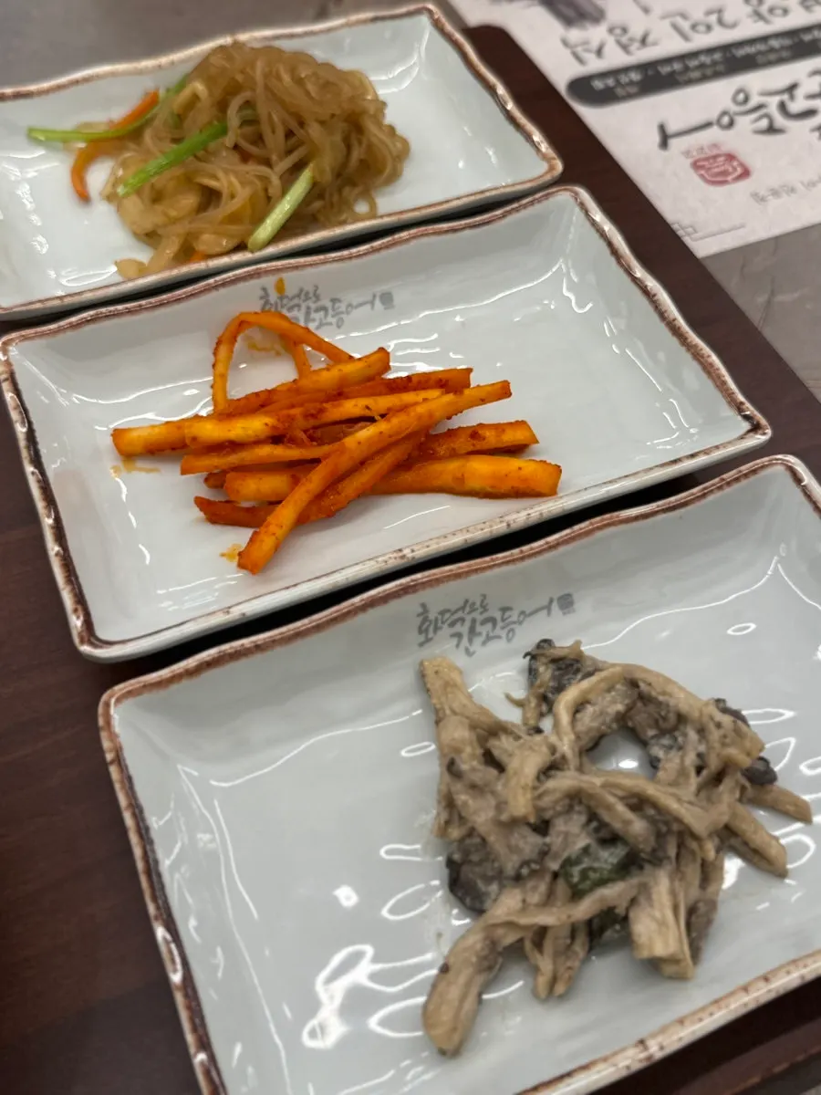 Deodeok muchim and mushroom muchim side dishes