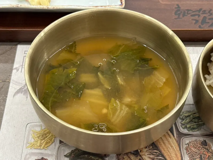 Refreshing napa cabbage doenjang soup