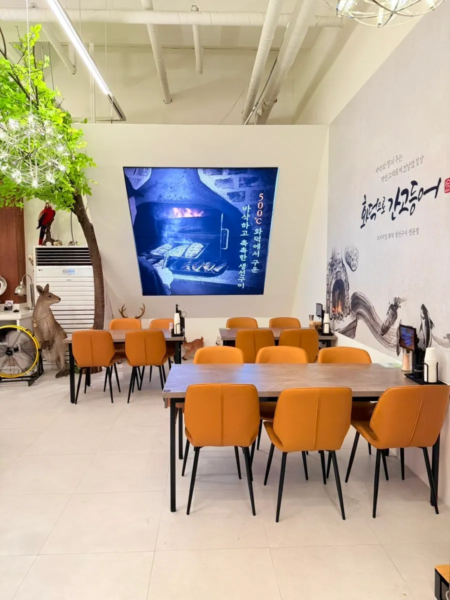 Neatly arranged interior of Hwaddeugeuro Gan Godeungeo Bisan Branch