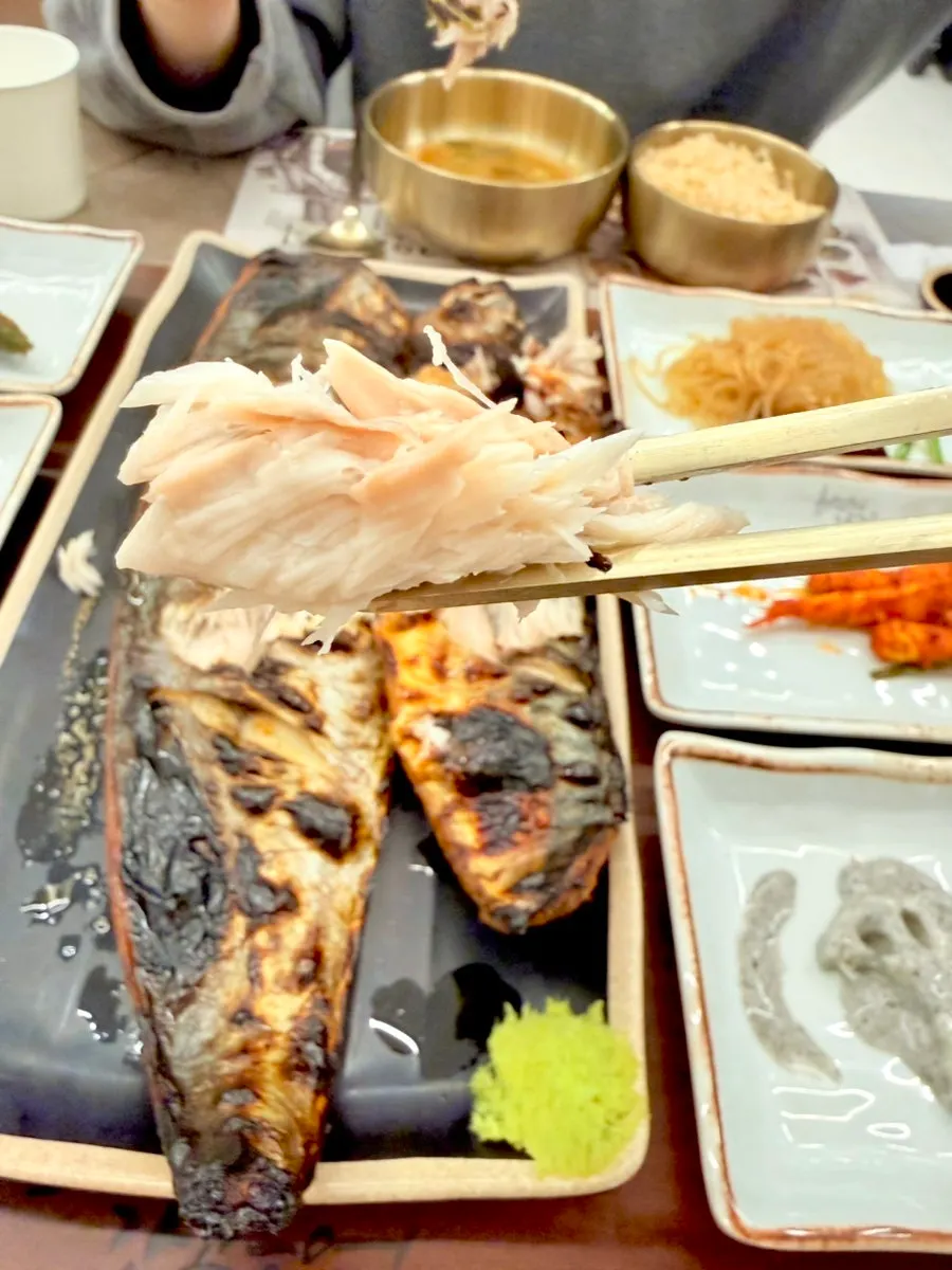 Close-up of Spanish mackerel flesh grilled in the 500-degree oven