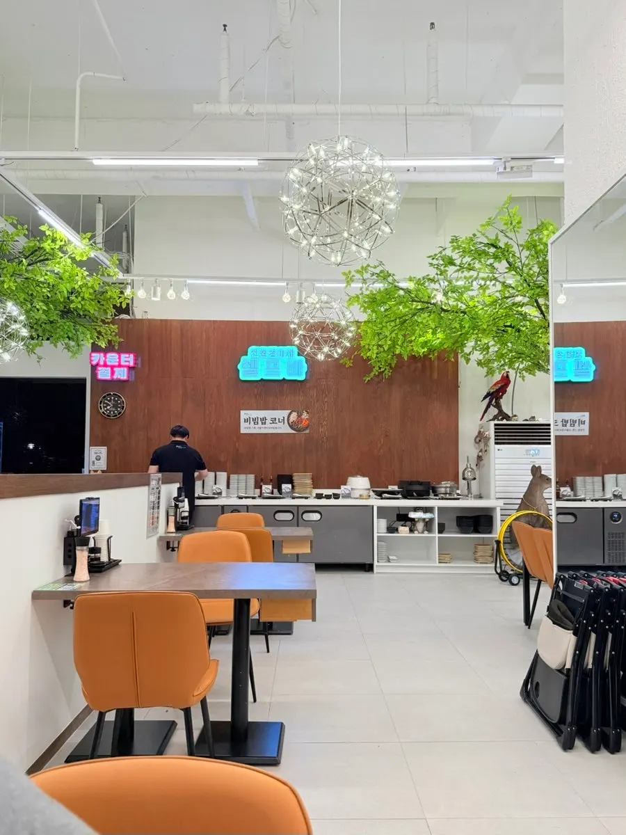 Self-bar corner at Hwaddeugeuro Gan Godeungeo Bisan Branch