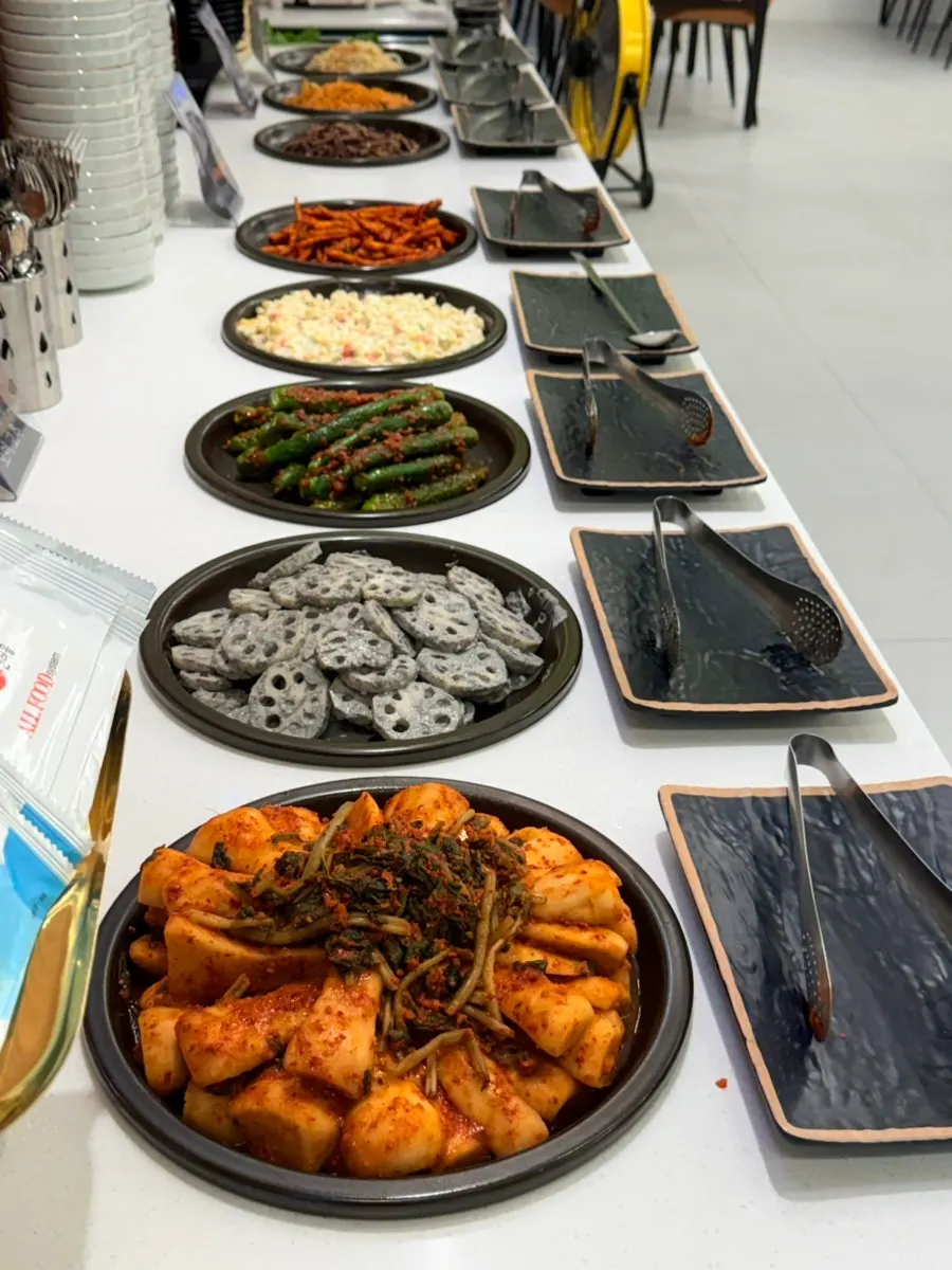 Self-bar sign explaining the one-menu-per-person rule, with side dishes displayed