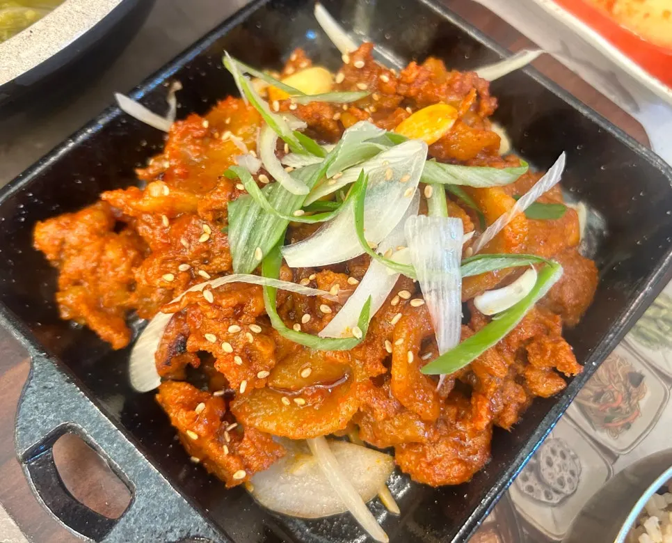 양이 넉넉한 제육구이 정식 한 상