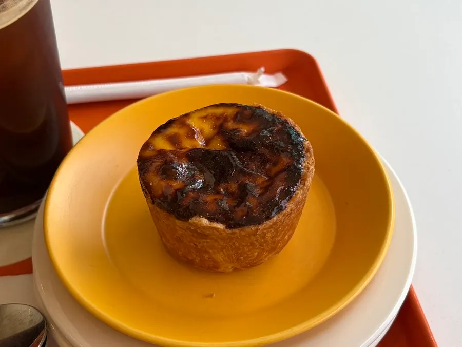 Iced Americano and egg tart served first