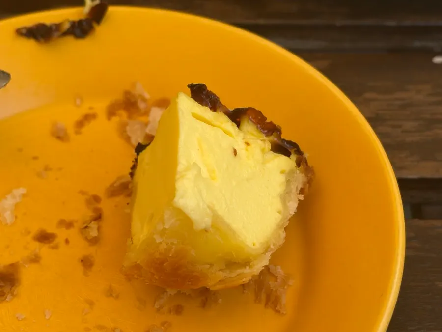 Moist interior of the egg tart