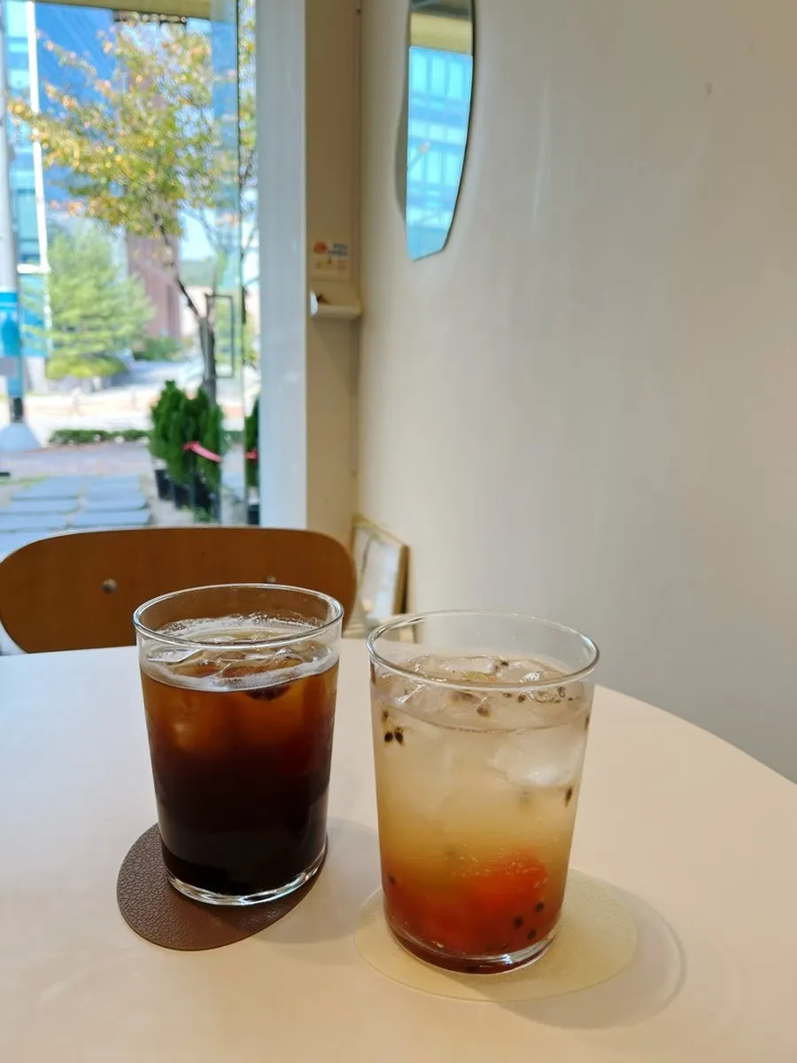 酸味が控えめで濃厚なエッグルームのアイスアメリカーノ