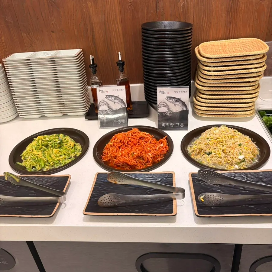 Side dishes prepared at the self-service bar