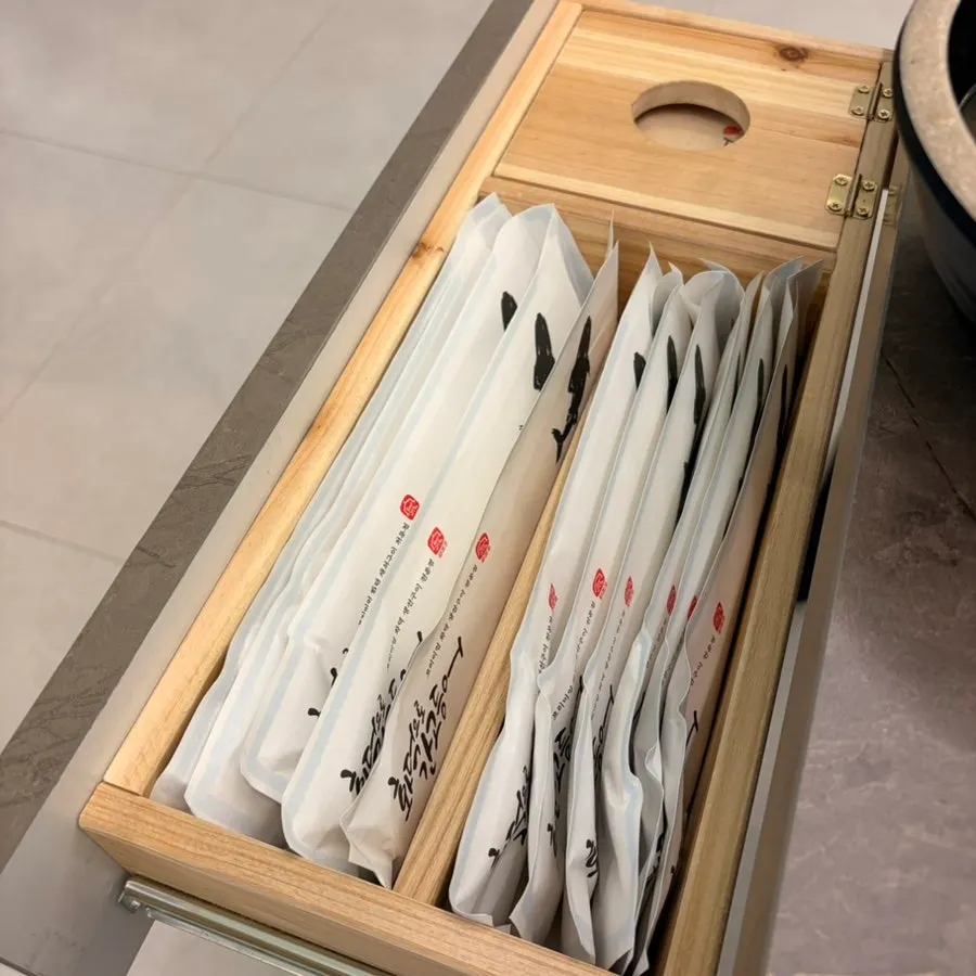 Neatly arranged dining utensils