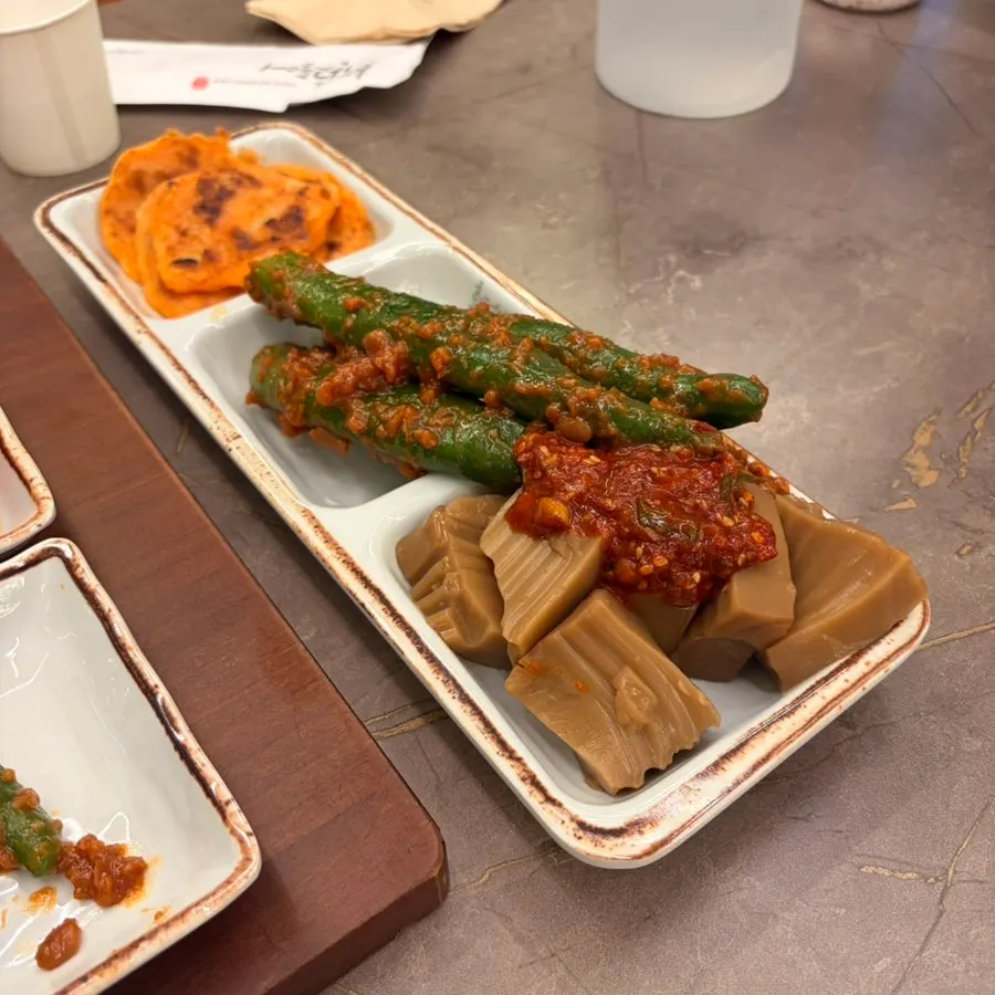 Grilled fish set meal and basic side dishes