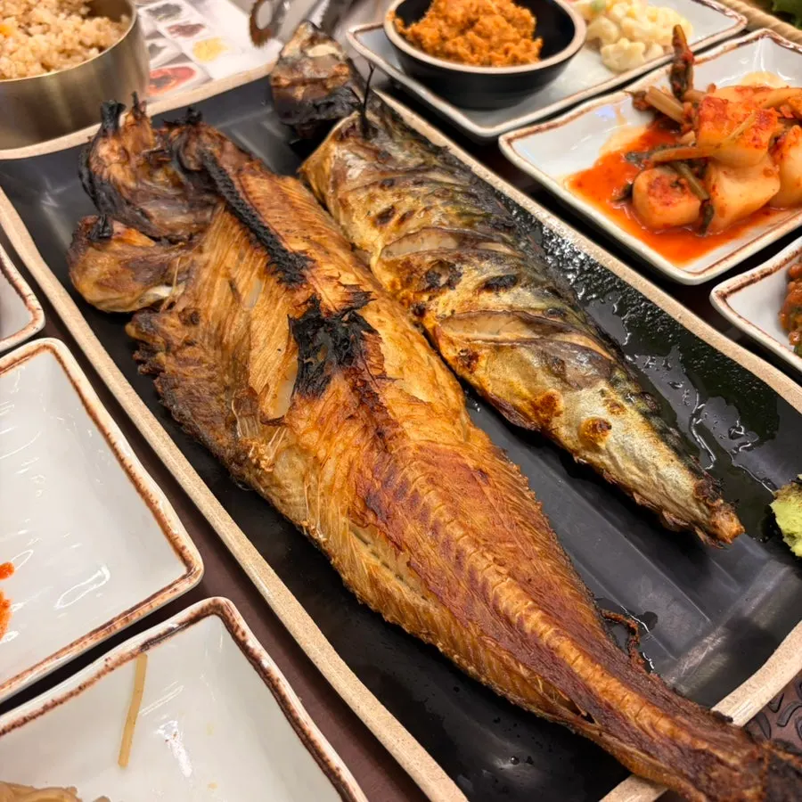 Grilled mackerel and Atka mackerel set meals
