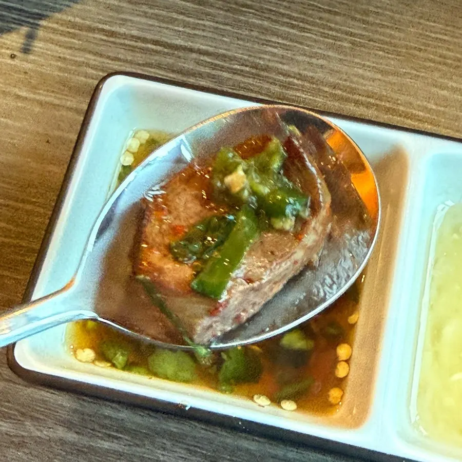 从牛心开始享用的拼盘烤肉