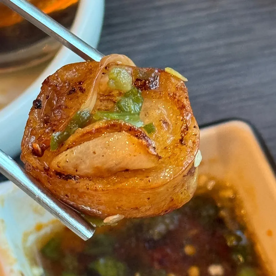 一整桌的初烤拼盘烤肉