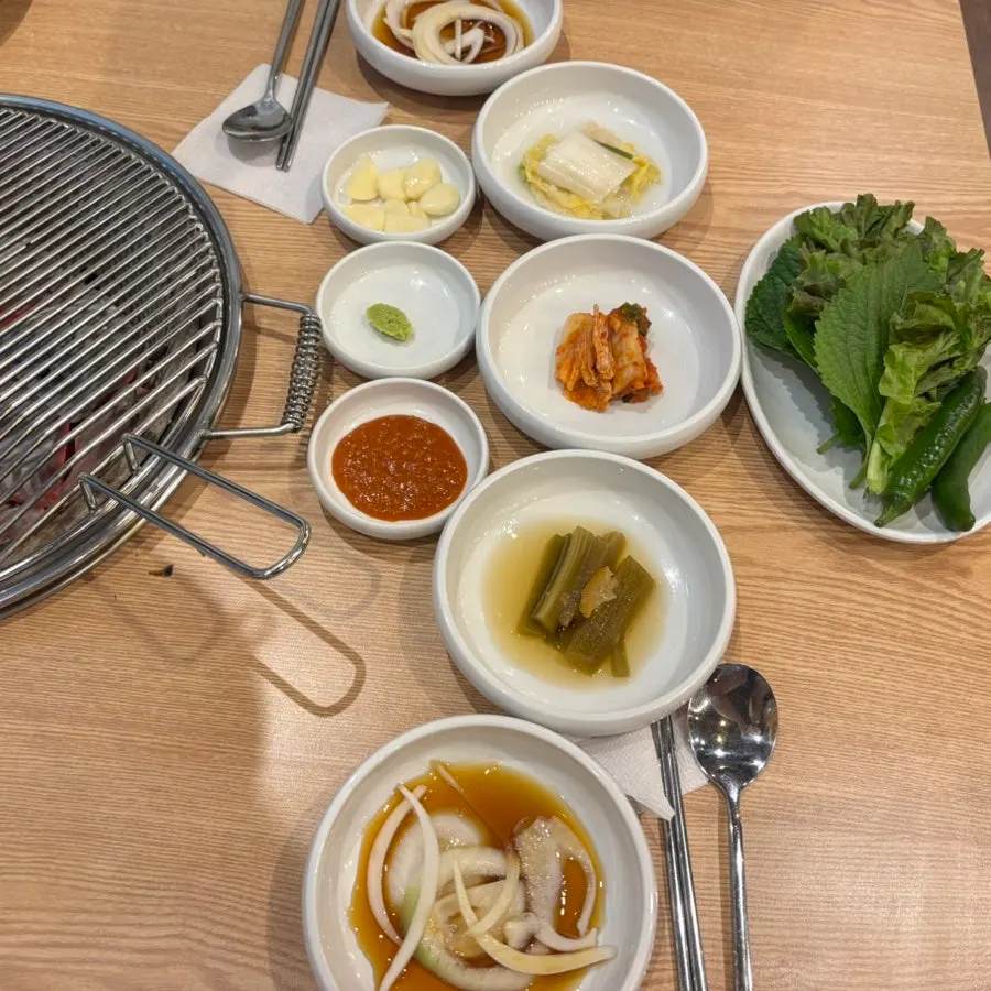 촉촉하게 익어가는 양념 돼지갈비