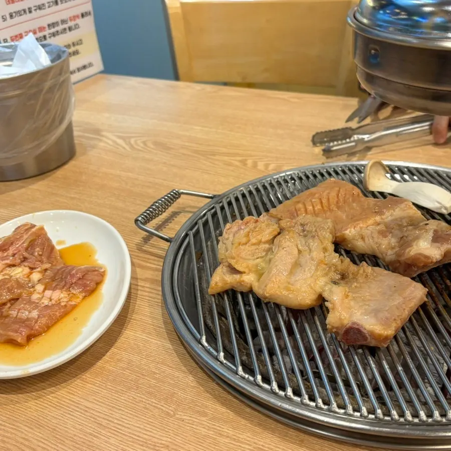 고기와 마늘을 넣어 만든 쌈