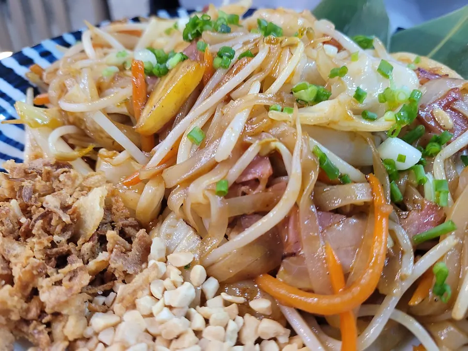 식사 중인 포위치 테이블
