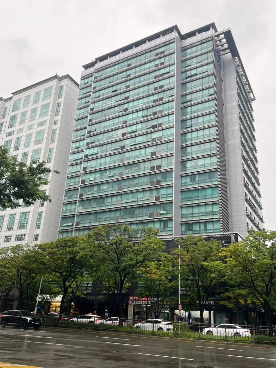 Exterior of the Esthetia Pyeongchon Branch 1 building near Pyeongchon Station