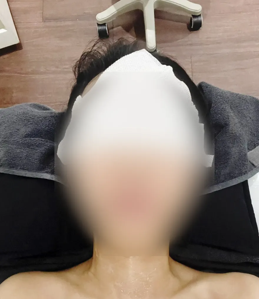 Oxygen pack applied to the face