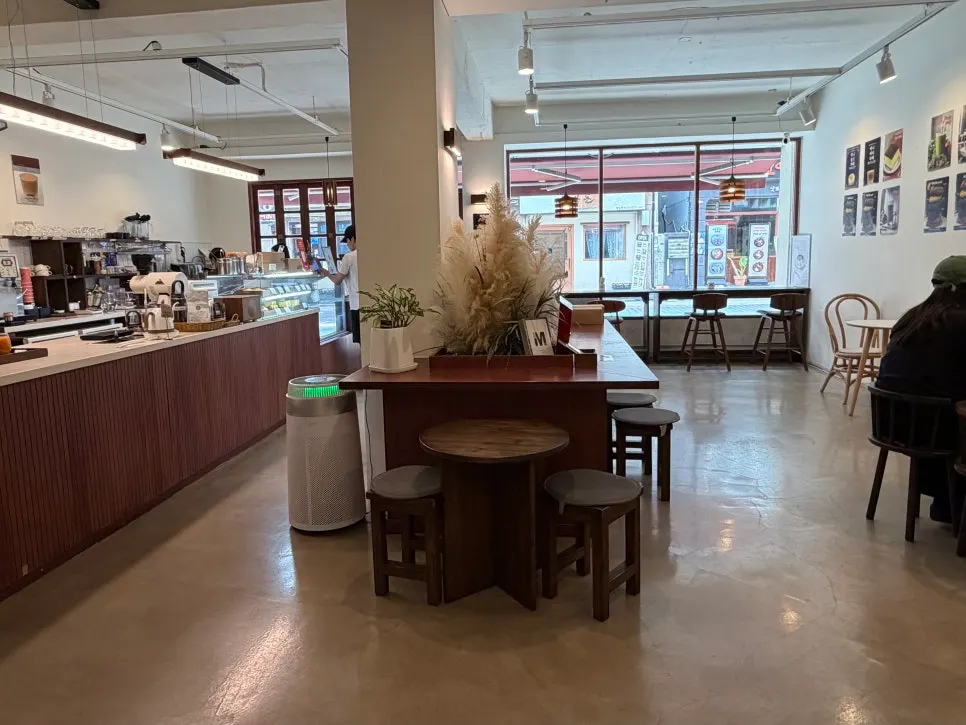 Wood-toned interior of Saechamcoffee