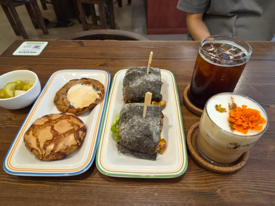 Table with the honey salt latte and sandwich together