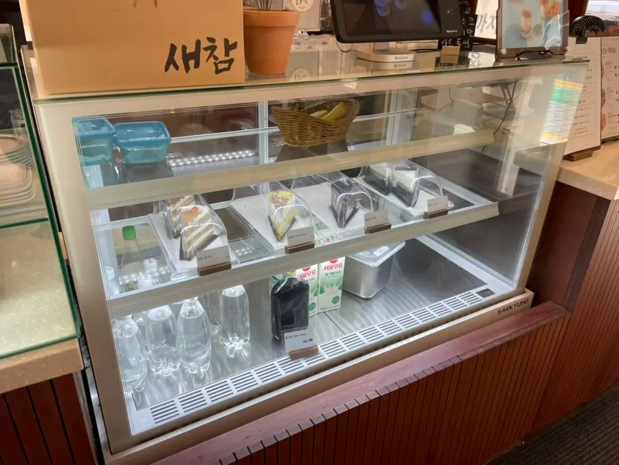 Saechamcoffee's dessert display case