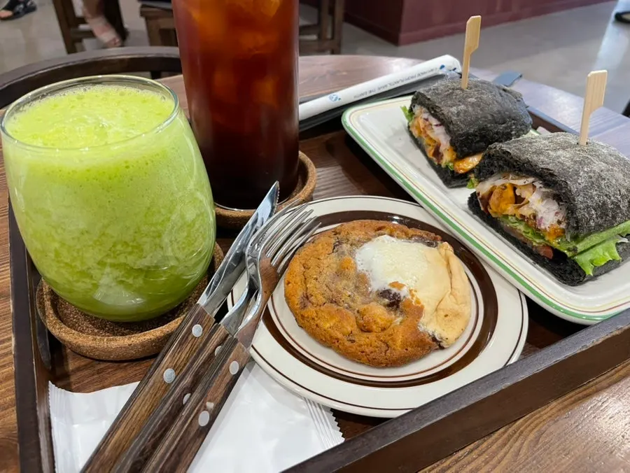 Table setting with the spicy chicken sandwich set and detox juice