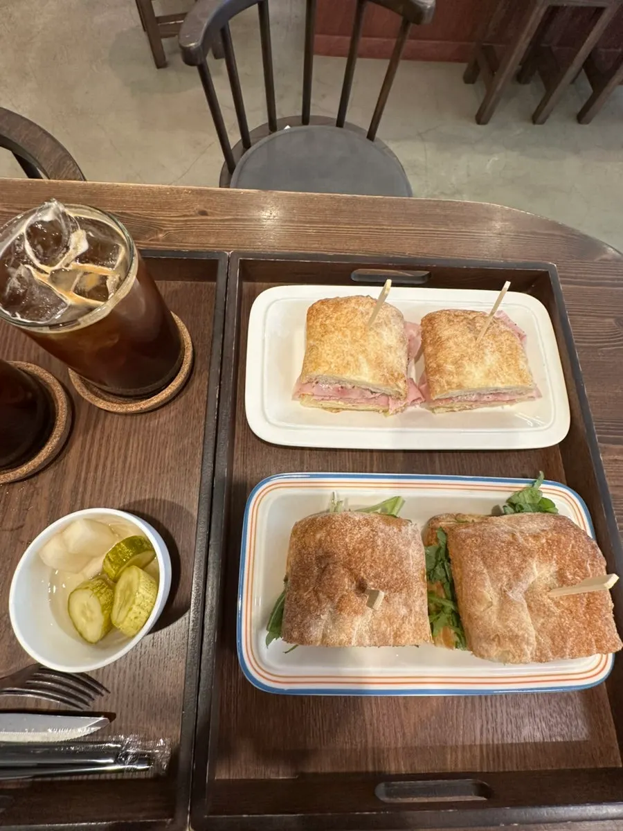 Two kinds of sandwiches on a plate